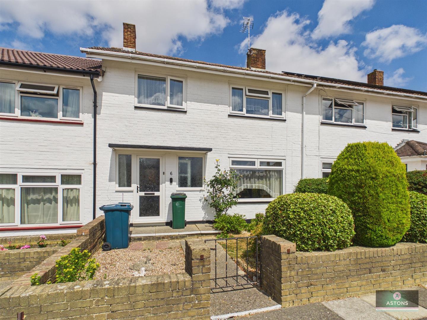 Windrush Close, Gossops Green Image 1