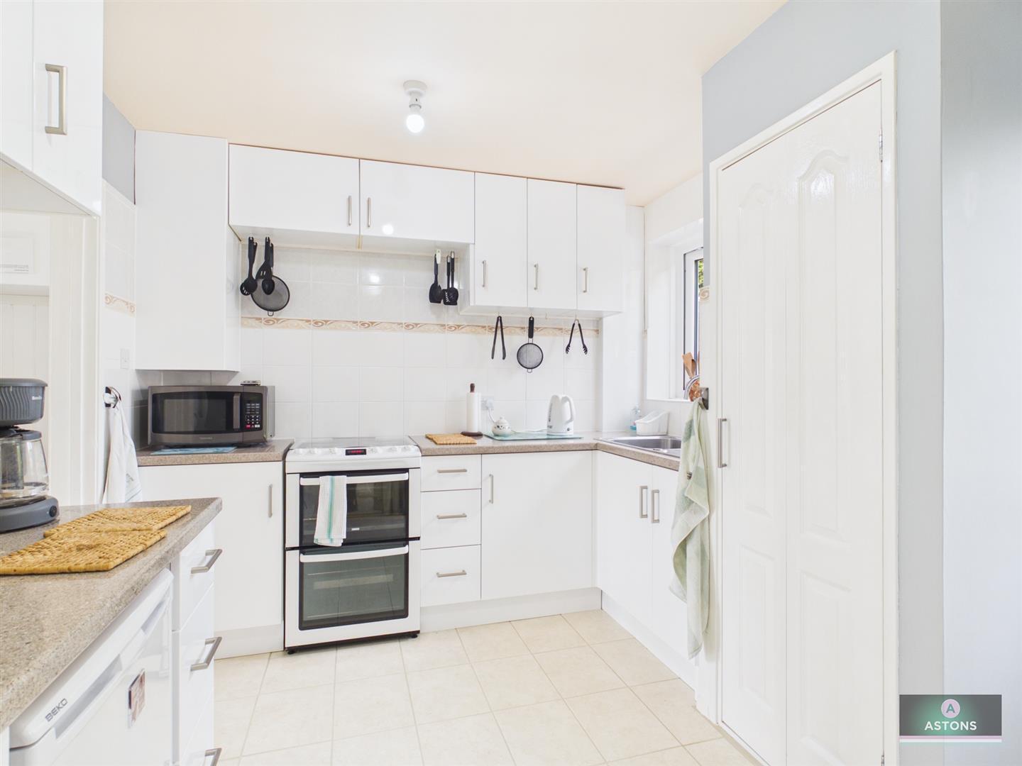 Windrush Close, Gossops Green Image 2