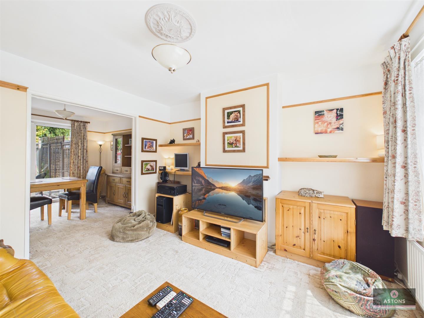 Windrush Close, Gossops Green Image 3