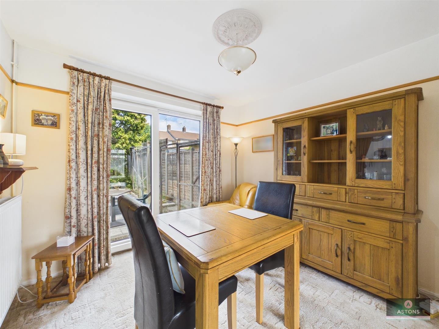 Windrush Close, Gossops Green Image 4