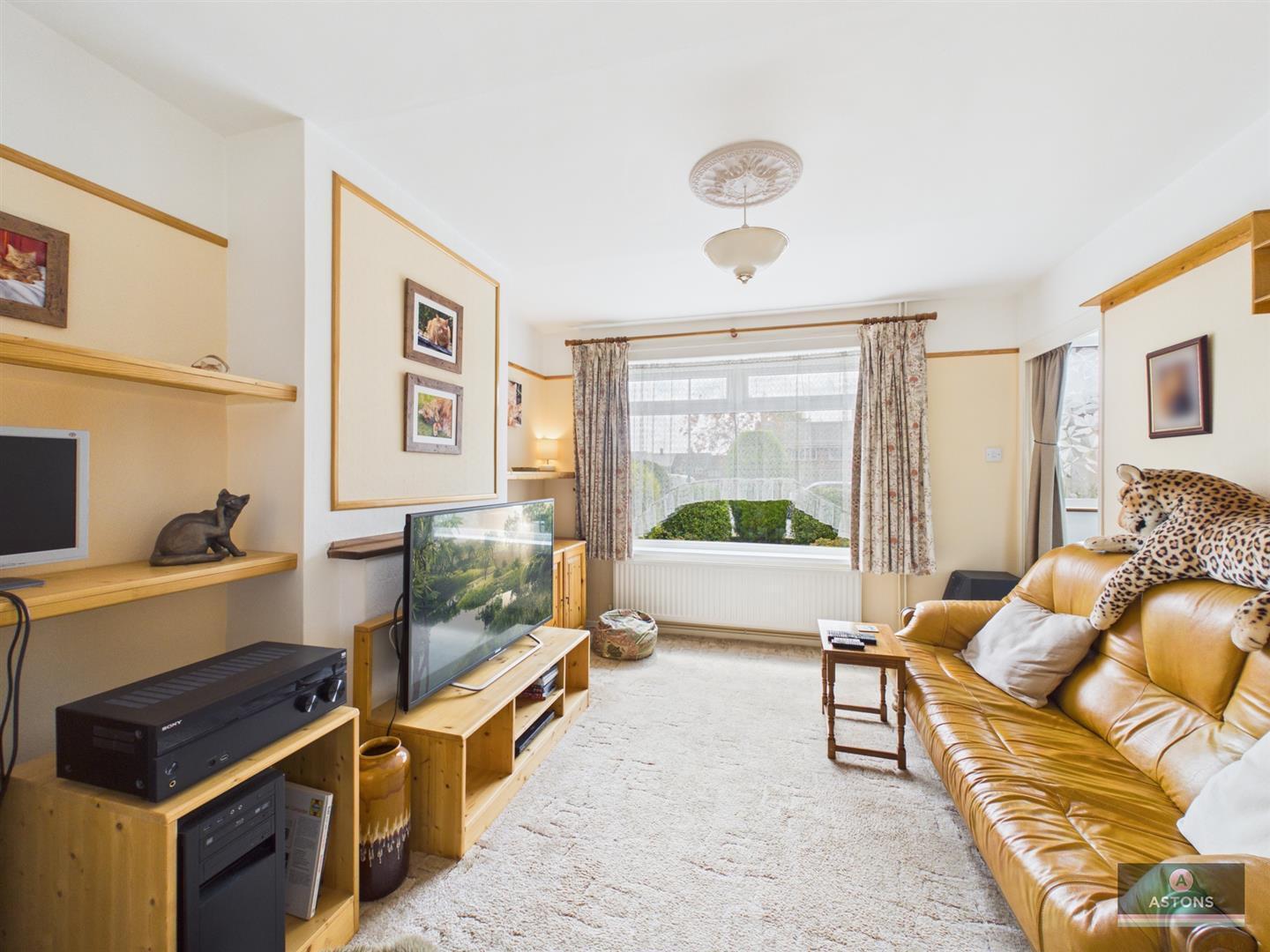 Windrush Close, Gossops Green Image 6