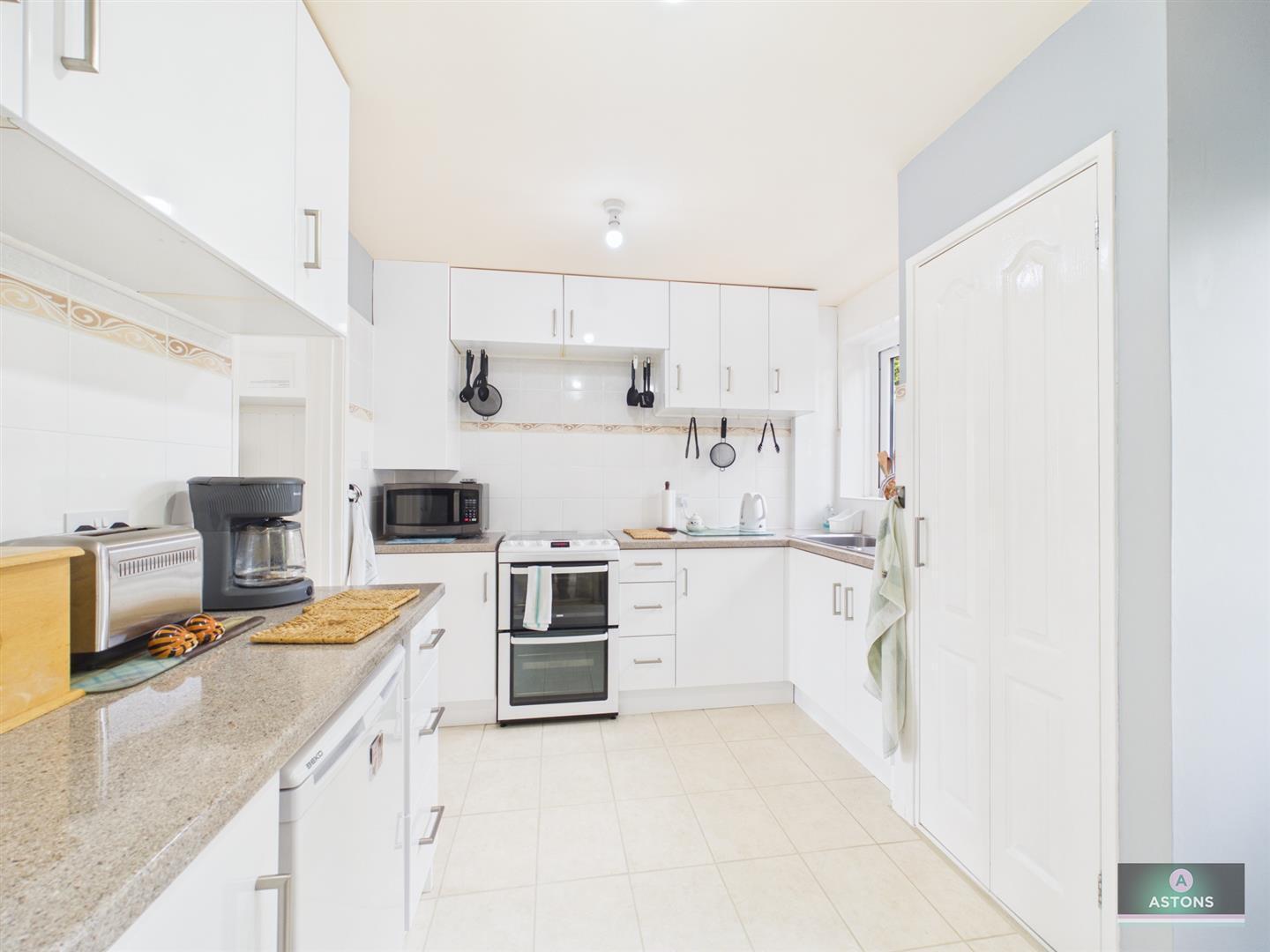 Windrush Close, Gossops Green Image 7