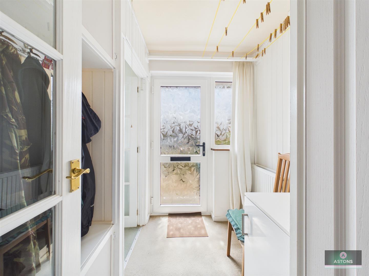 Windrush Close, Gossops Green Image 9