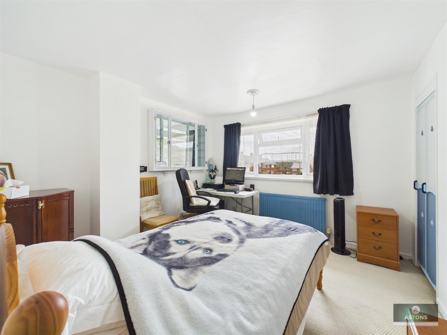 Windrush Close, Gossops Green Image 10