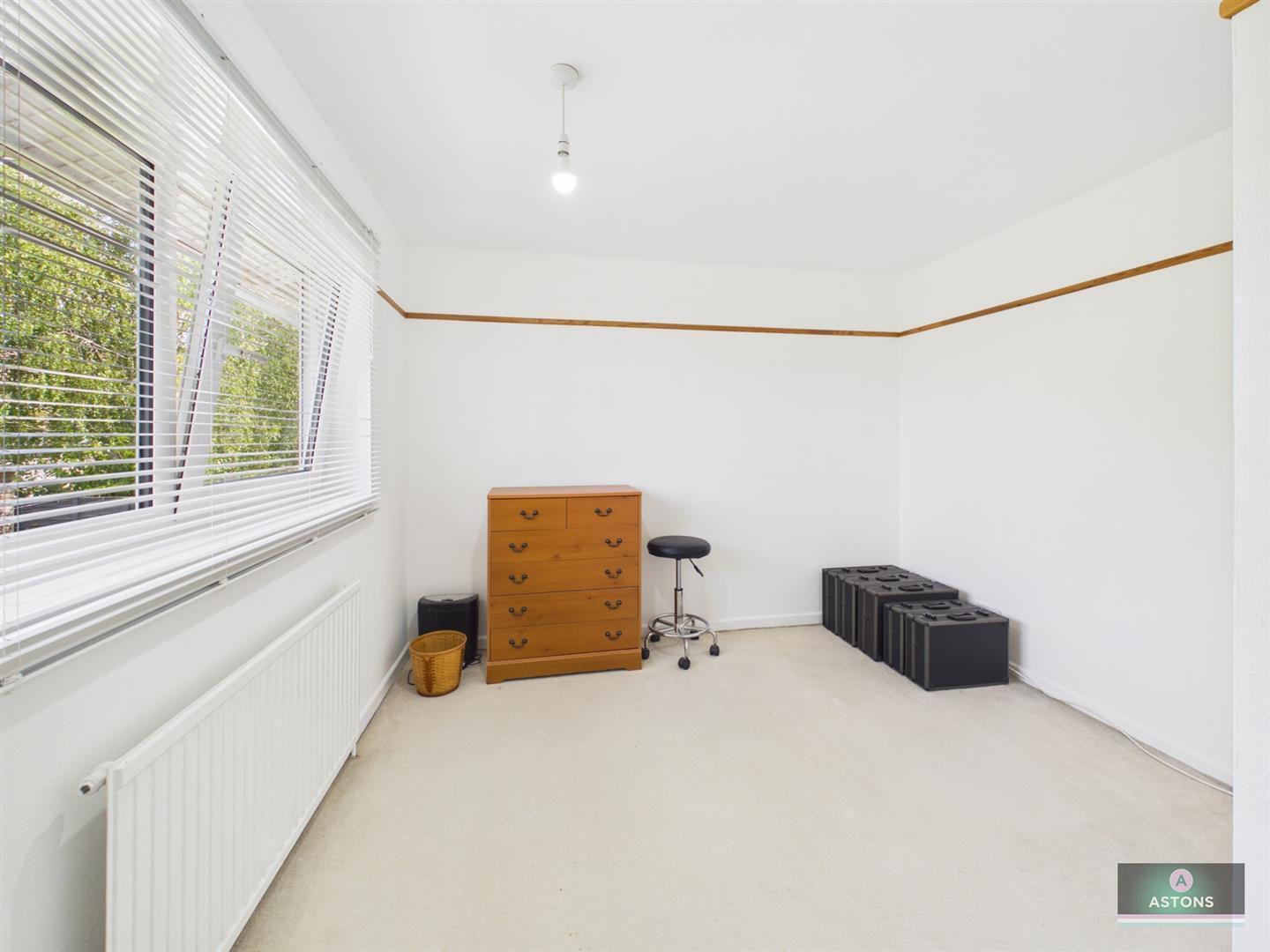 Windrush Close, Gossops Green Image 12