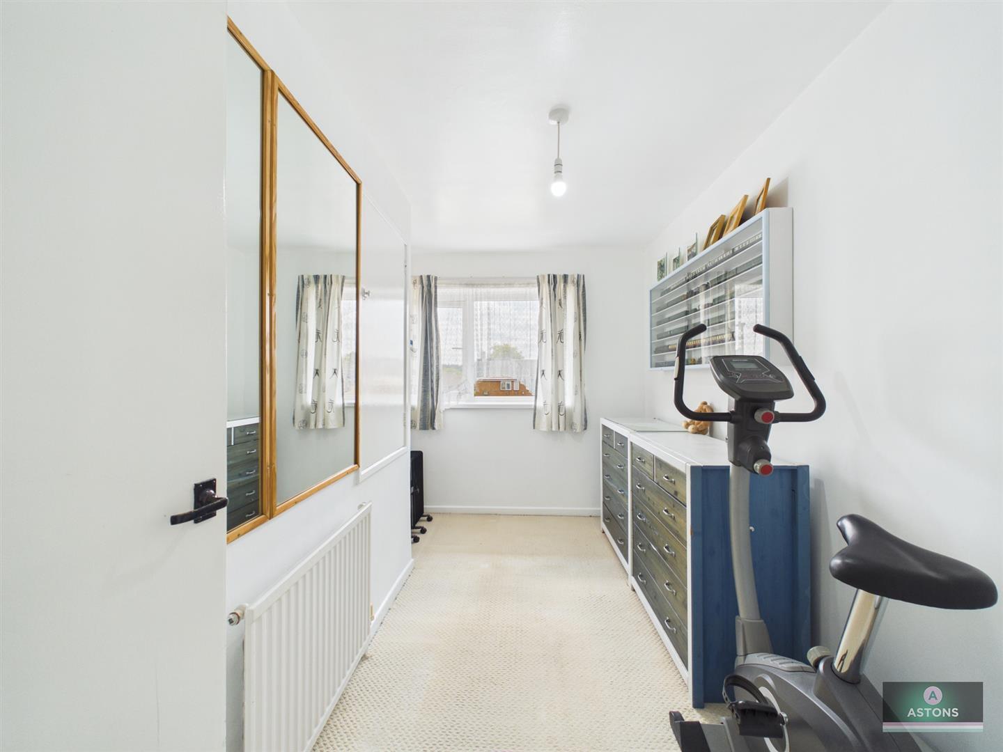 Windrush Close, Gossops Green Image 13