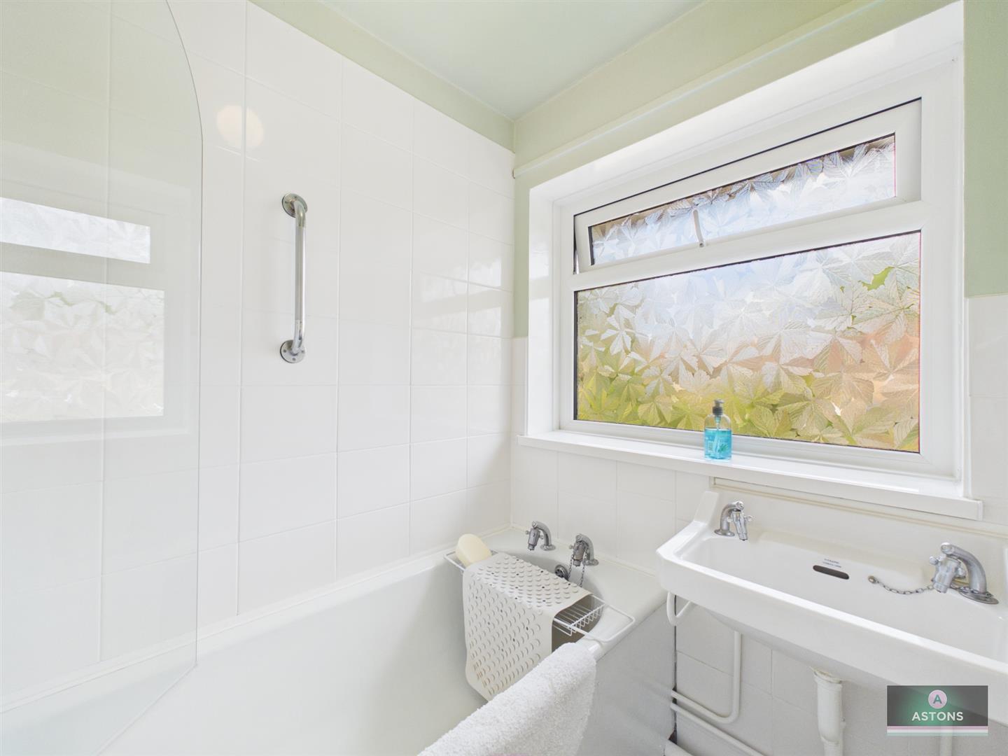Windrush Close, Gossops Green Image 14