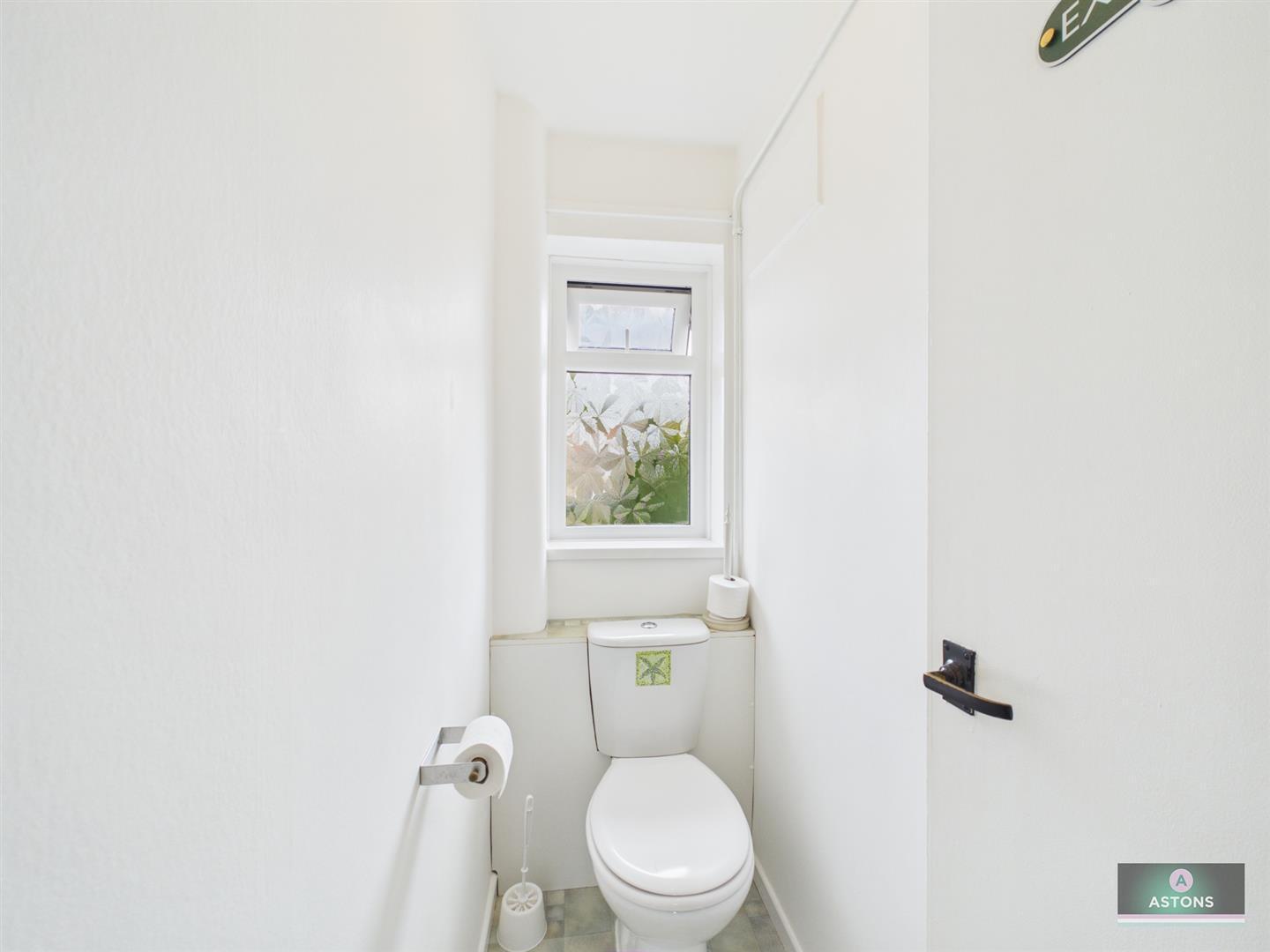 Windrush Close, Gossops Green Image 15