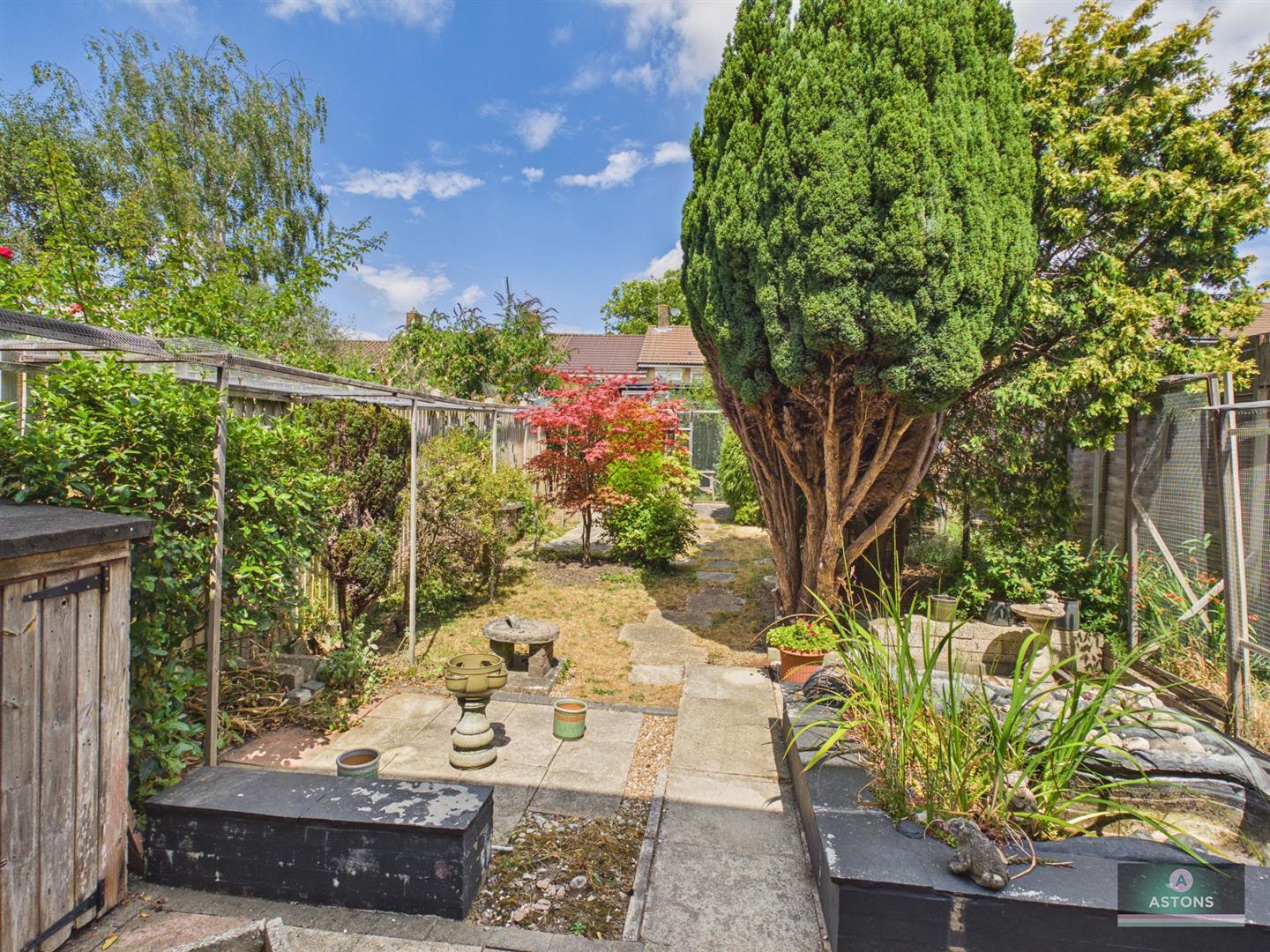 Windrush Close, Gossops Green Image 16