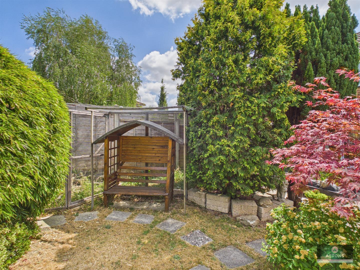 Windrush Close, Gossops Green Image 17