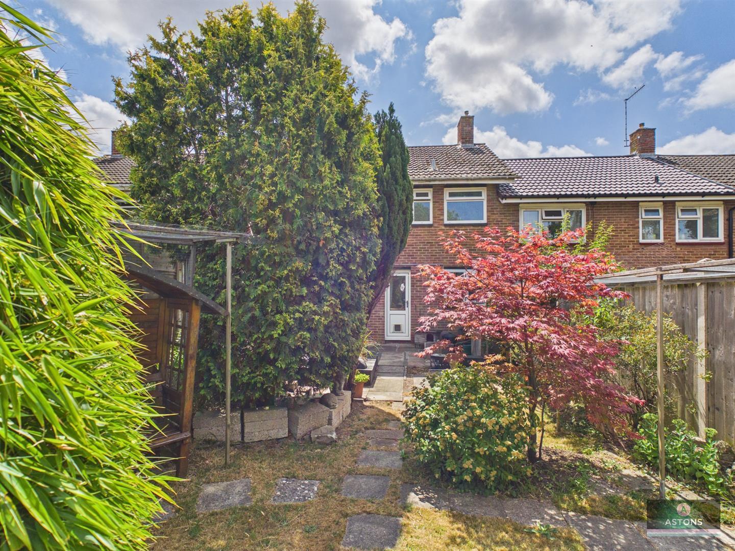 Windrush Close, Gossops Green Image 18