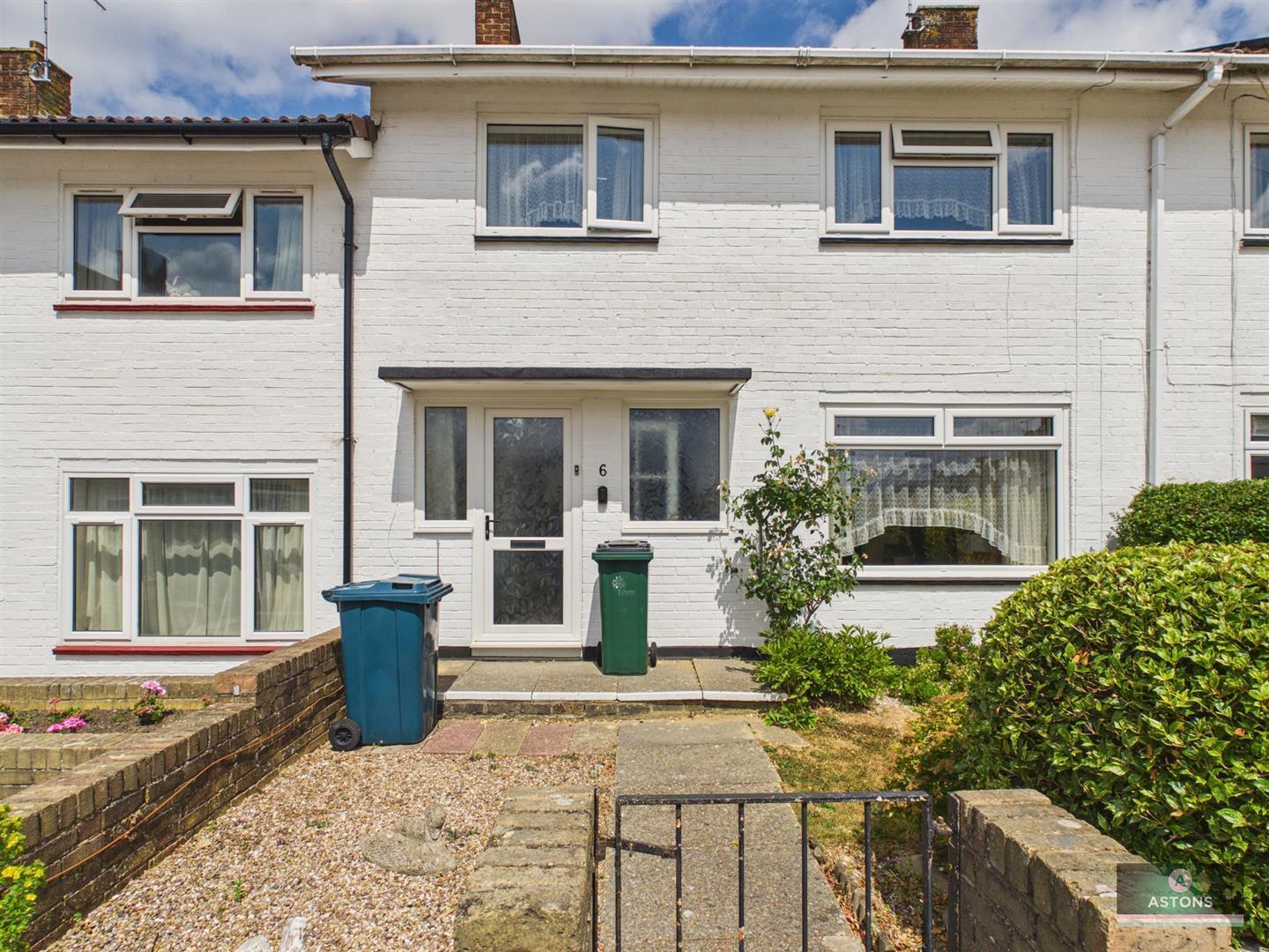Windrush Close, Gossops Green Image 19