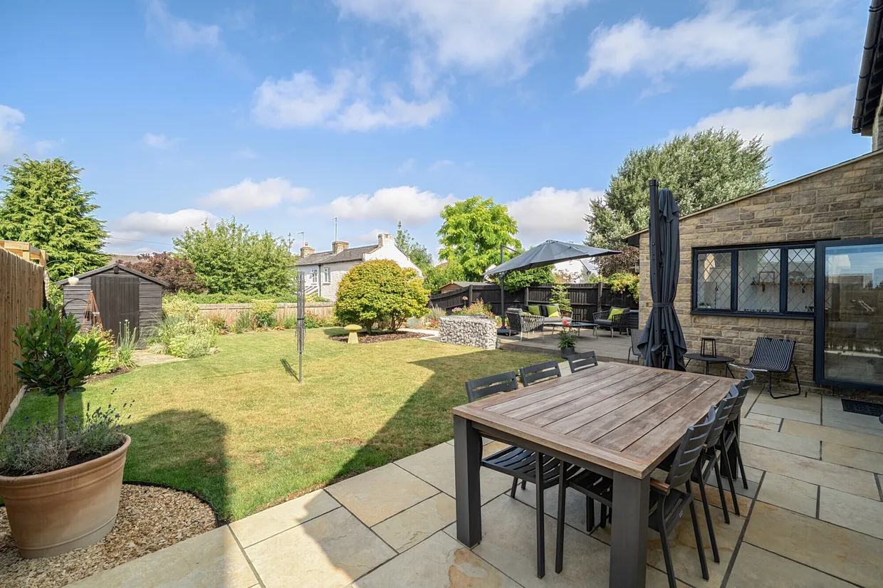 Stoke Park Court, Bishops Cleeve, Cheltenham, GL52 photo 2