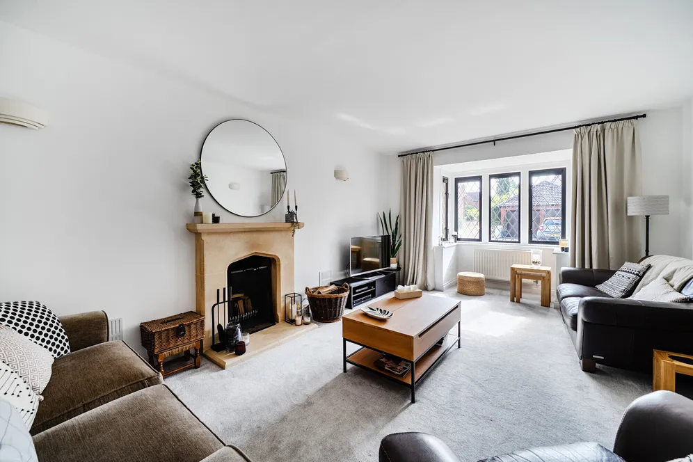 Stoke Park Court, Bishops Cleeve, Cheltenham, GL52 photo 5