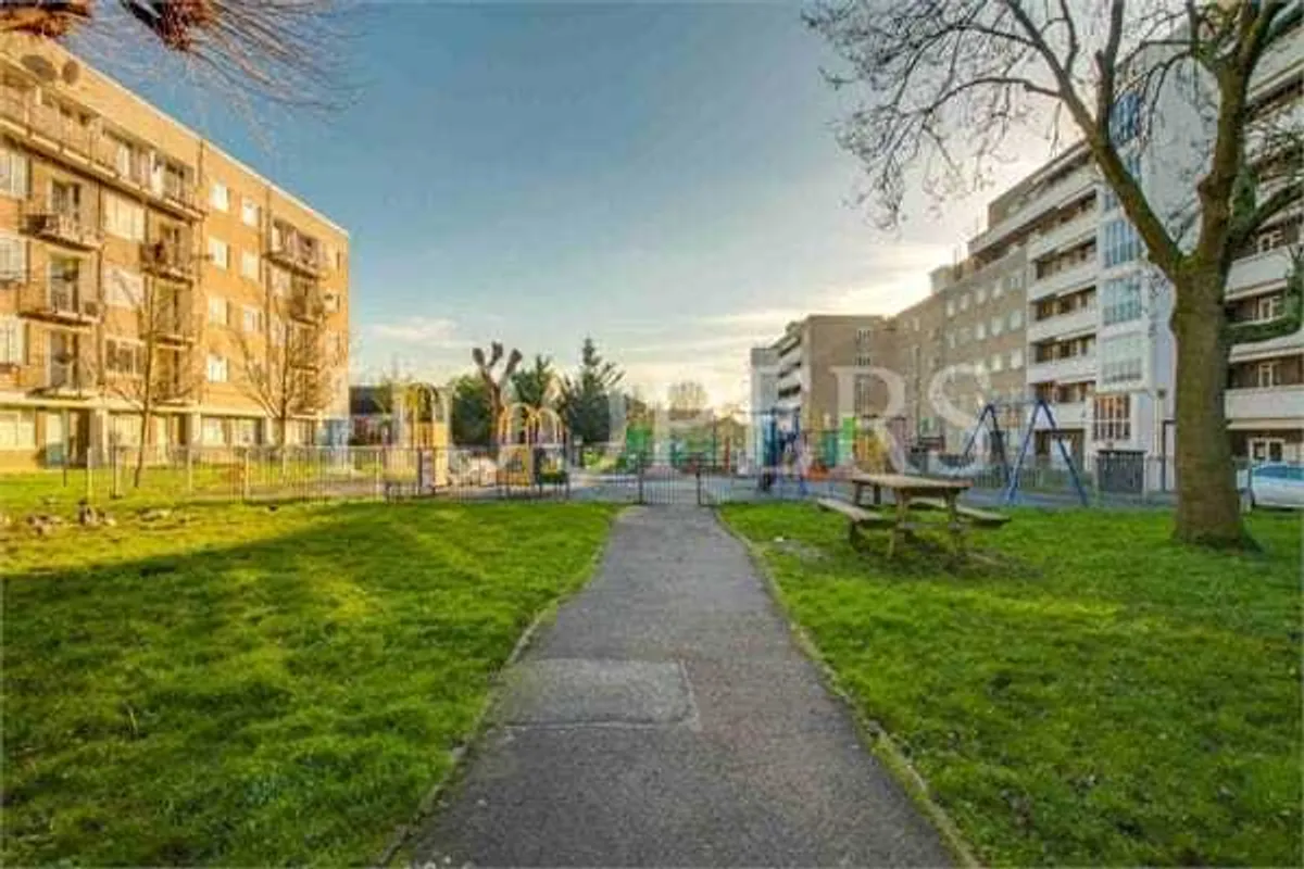 Shoot Up Hill, London, NW2