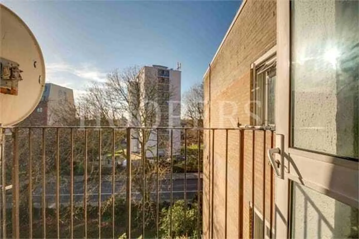 Shoot Up Hill, London, NW2