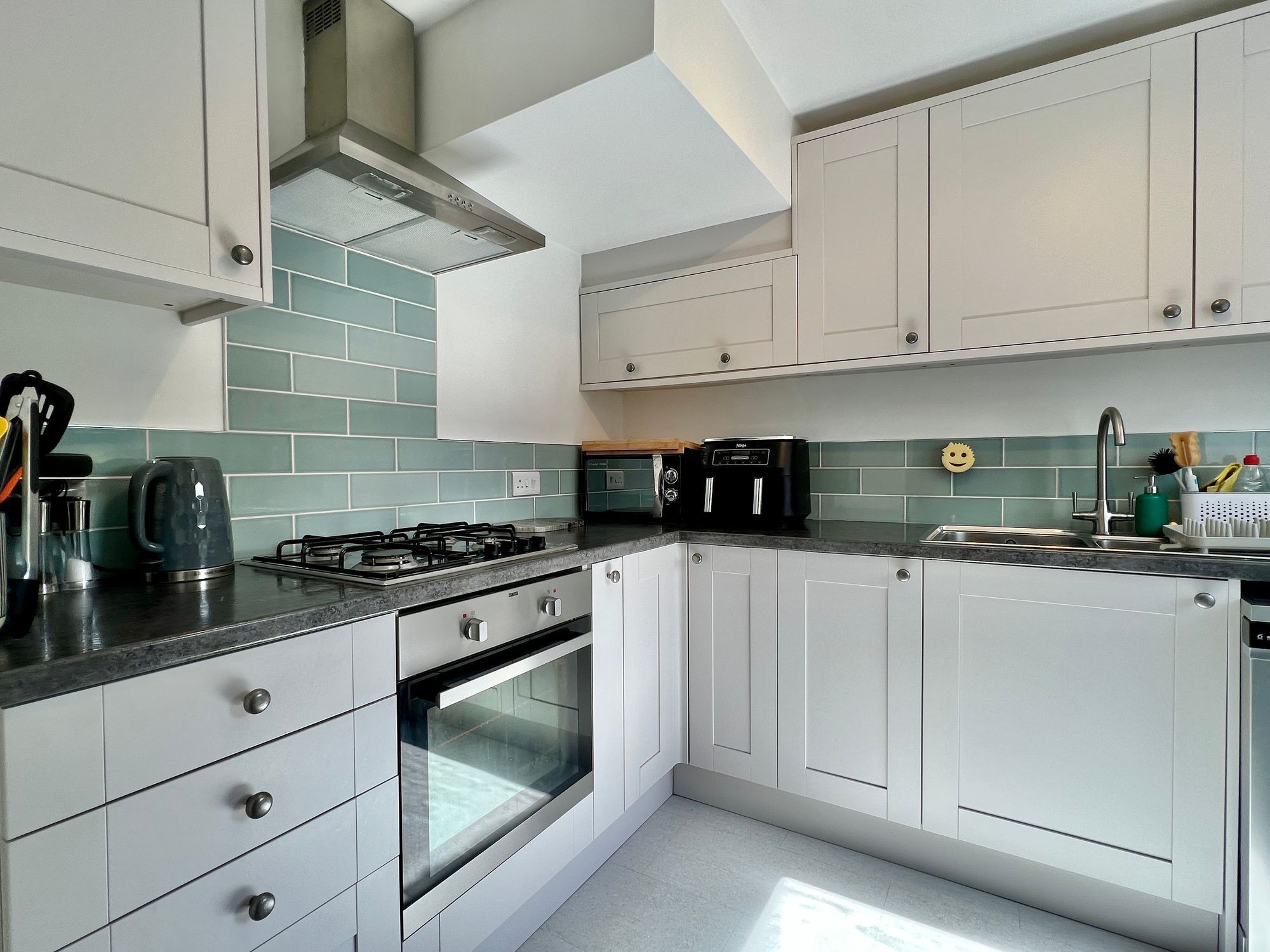 Derwent Grove, Taunton - NO onward chain! Image 7