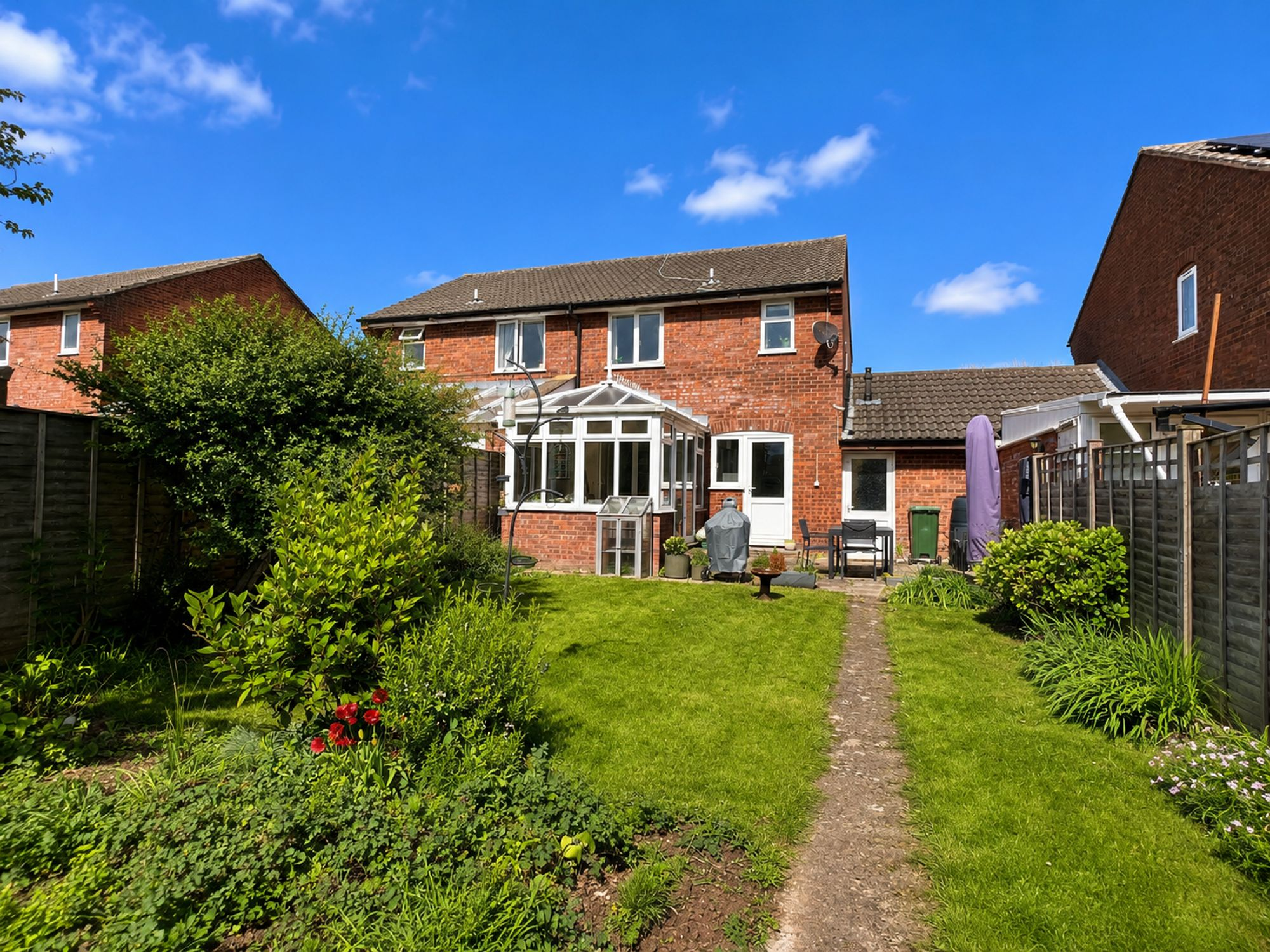 Derwent Grove, Taunton - NO onward chain! Image 17