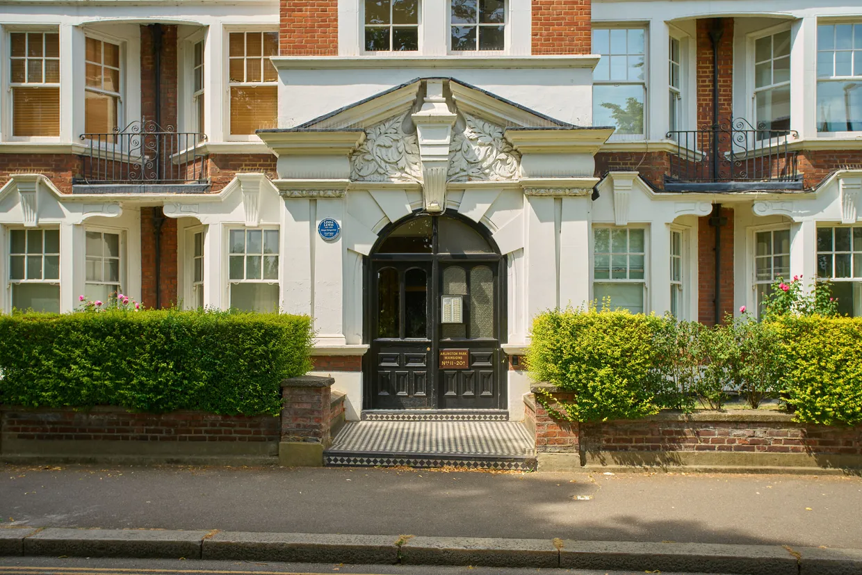 Sutton Lane North, London, W4 photo 8