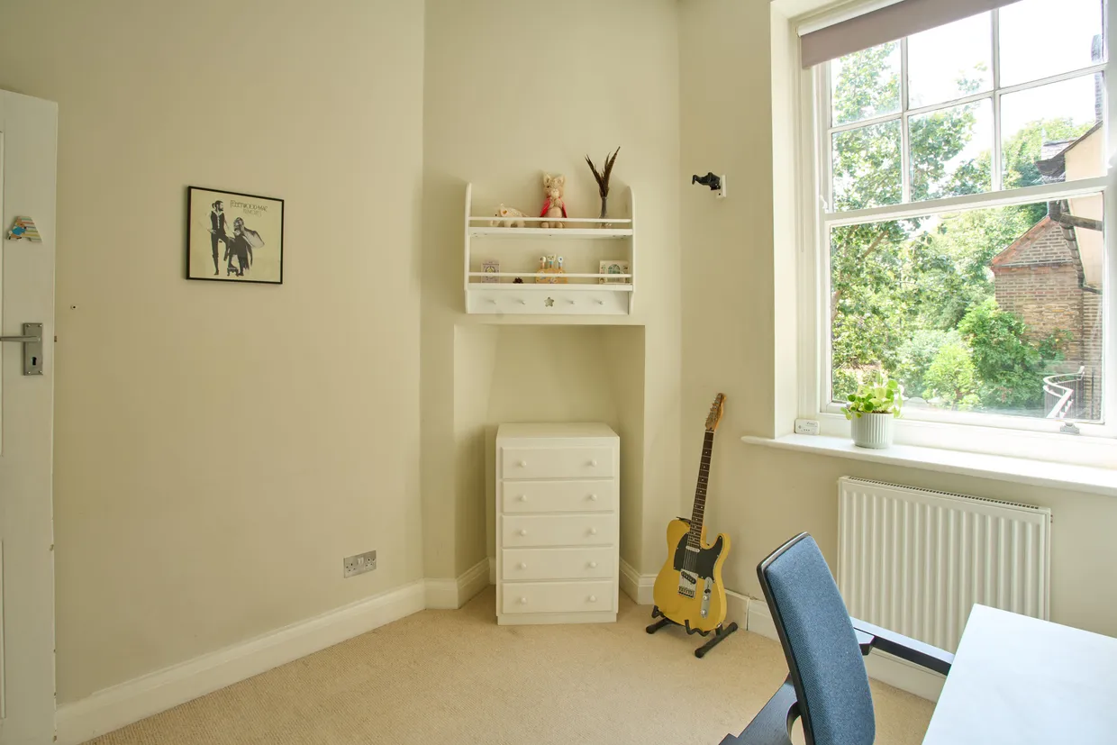 Sutton Lane North, London, W4 photo 12