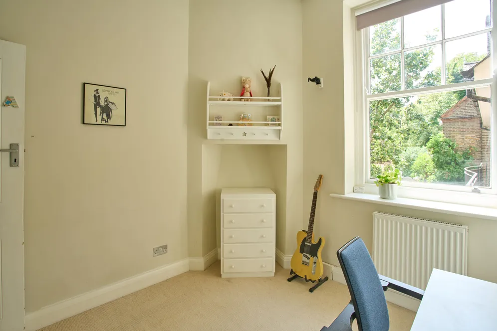 Sutton Lane North, London, W4 photo 12