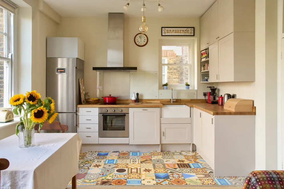 Sutton Lane North, London, W4 photo 13