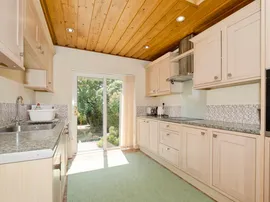 Orchard Gardens, Hove thumb 2
