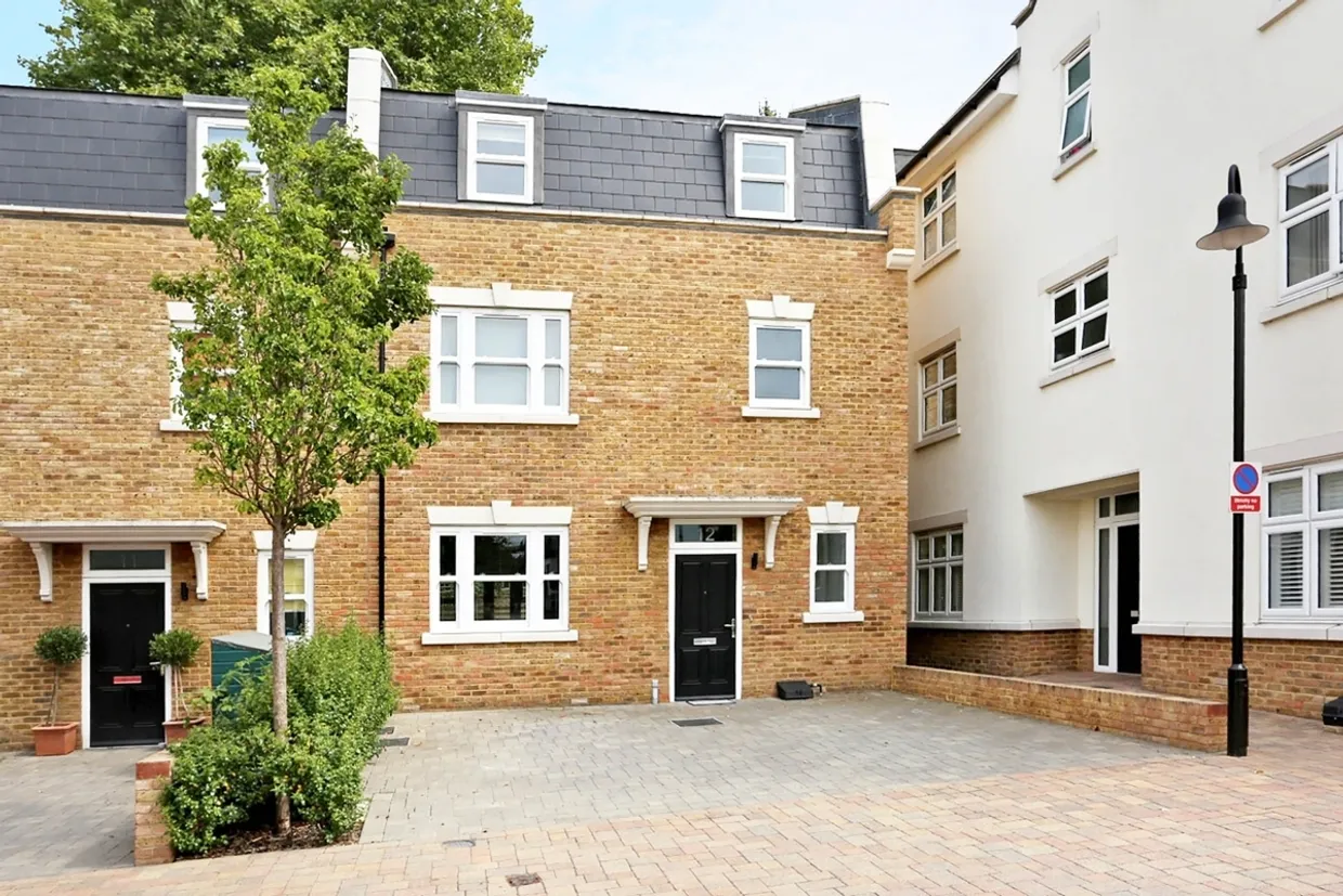 Emerald Square, SW15 photo 1