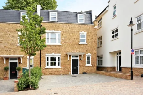 Emerald Square, SW15