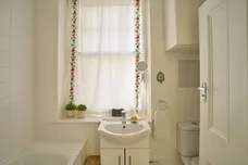 Sutton Lane North, London, W4 photo 17