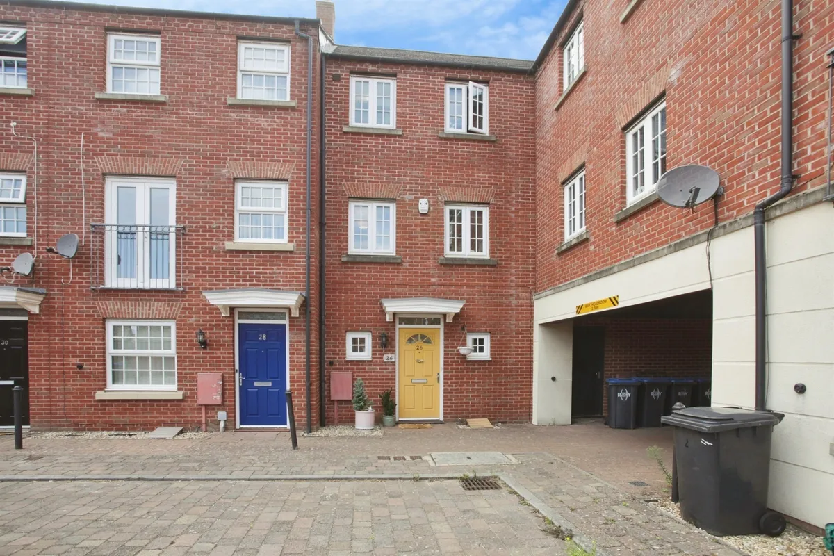 Avocet Close, Rugby