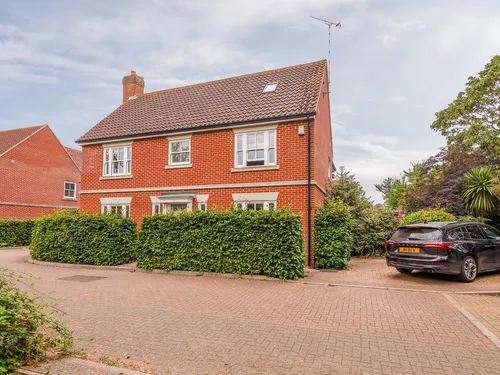 Vicarage Court, Southminsterphoto
