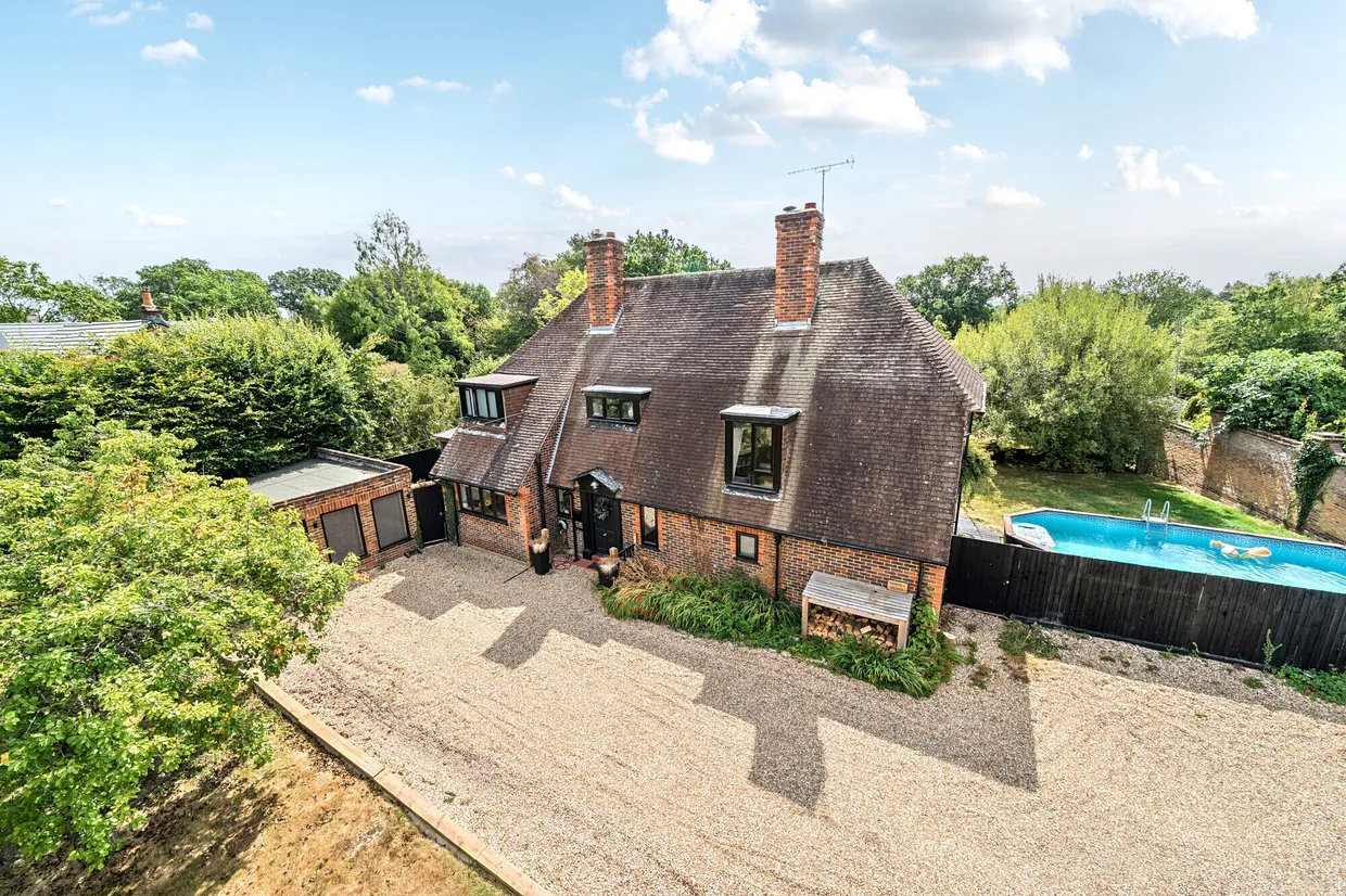 Longdown Road, Lower Bourne, Farnham, GU10 photo 1