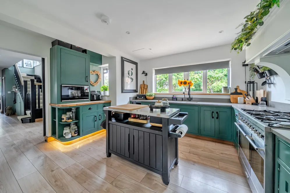Longdown Road, Lower Bourne, Farnham, GU10 photo 3