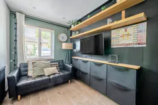 Longdown Road, Lower Bourne, Farnham, GU10 photo 5