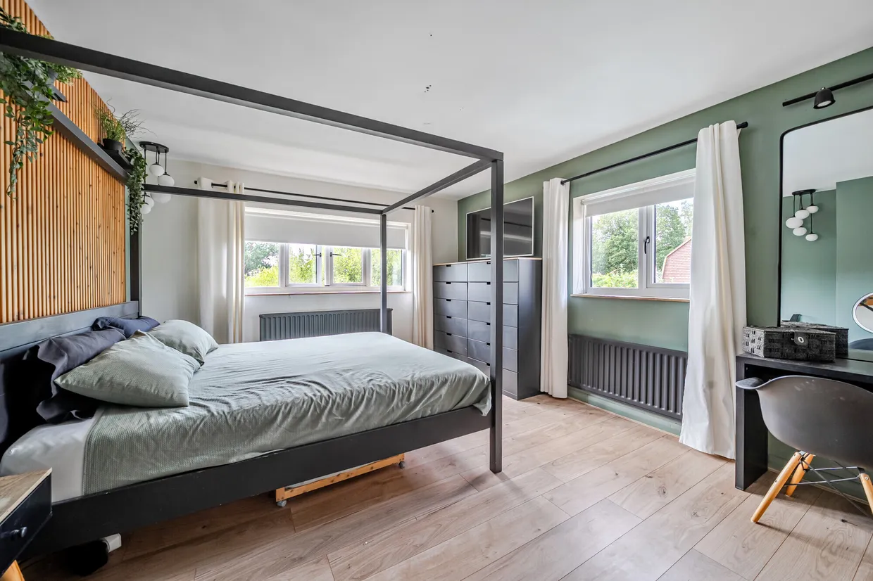 Longdown Road, Lower Bourne, Farnham, GU10 photo 6