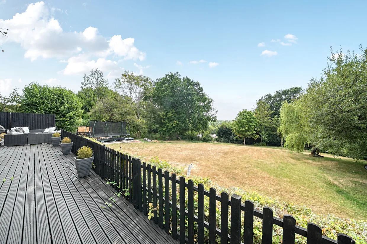 Longdown Road, Lower Bourne, Farnham, GU10 photo 8