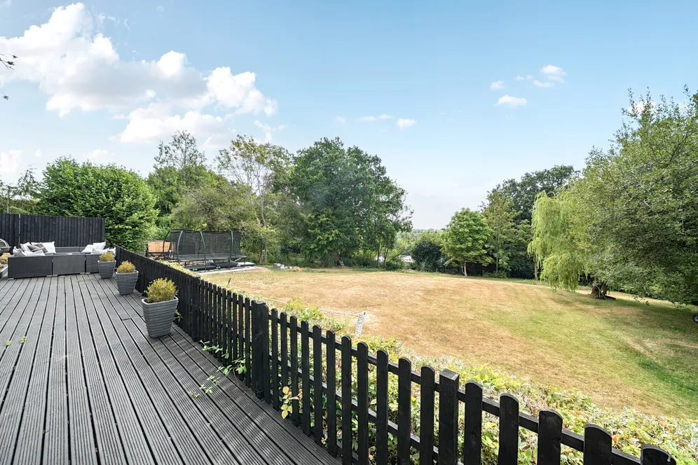 Longdown Road, Lower Bourne, Farnham, GU10 photo 8