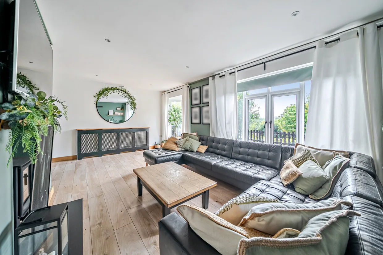 Longdown Road, Lower Bourne, Farnham, GU10 photo 12