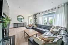 Longdown Road, Lower Bourne, Farnham, GU10 photo 12