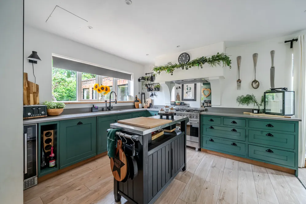 Longdown Road, Lower Bourne, Farnham, GU10 photo 14
