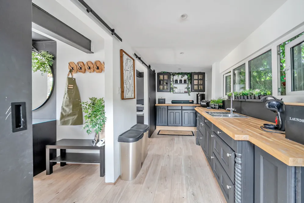 Longdown Road, Lower Bourne, Farnham, GU10 photo 19