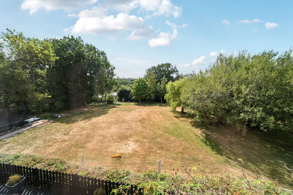 Longdown Road, Lower Bourne, Farnham, GU10 photo 20