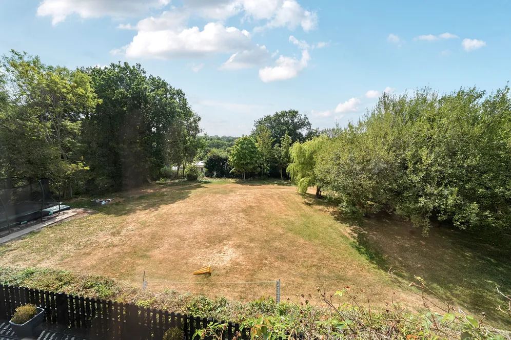 Longdown Road, Lower Bourne, Farnham, GU10 photo 20