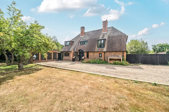 Longdown Road, Lower Bourne, Farnham, GU10