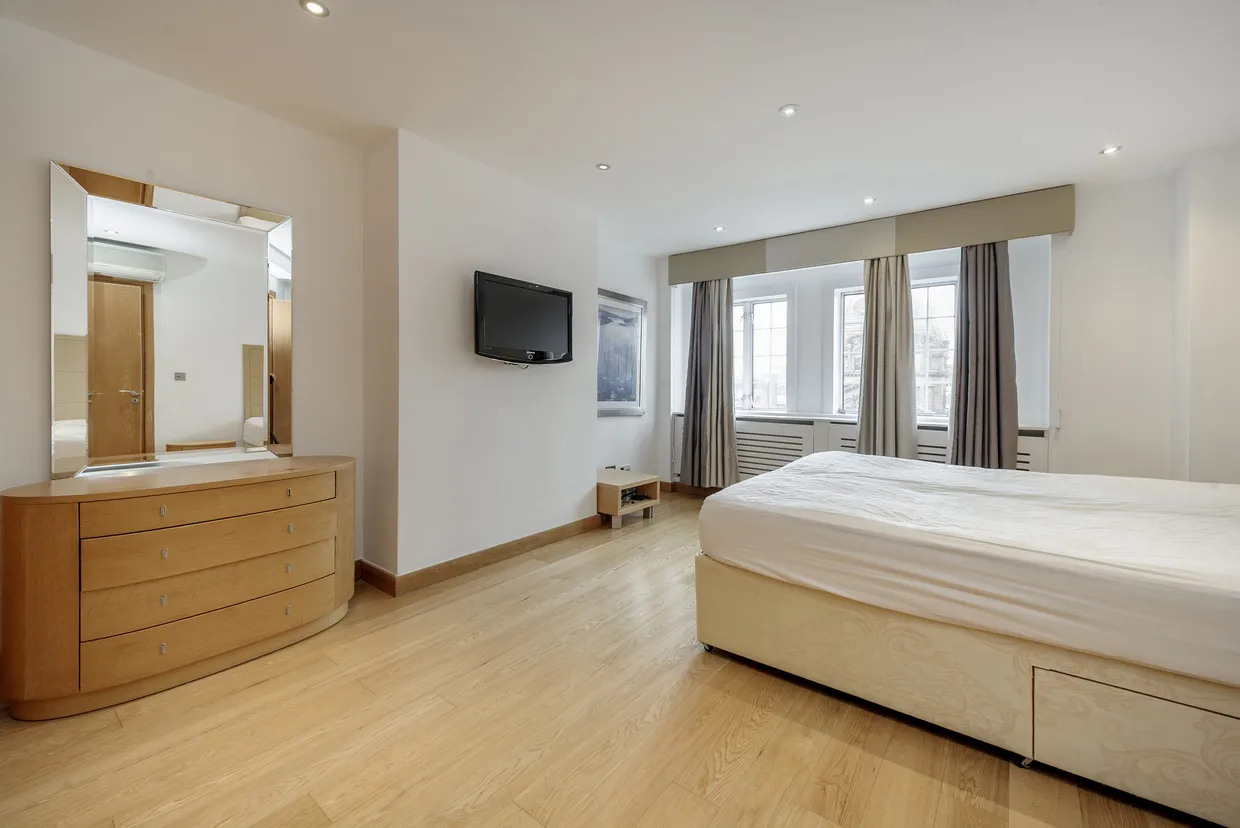 Brompton Road, London, SW3 photo 2