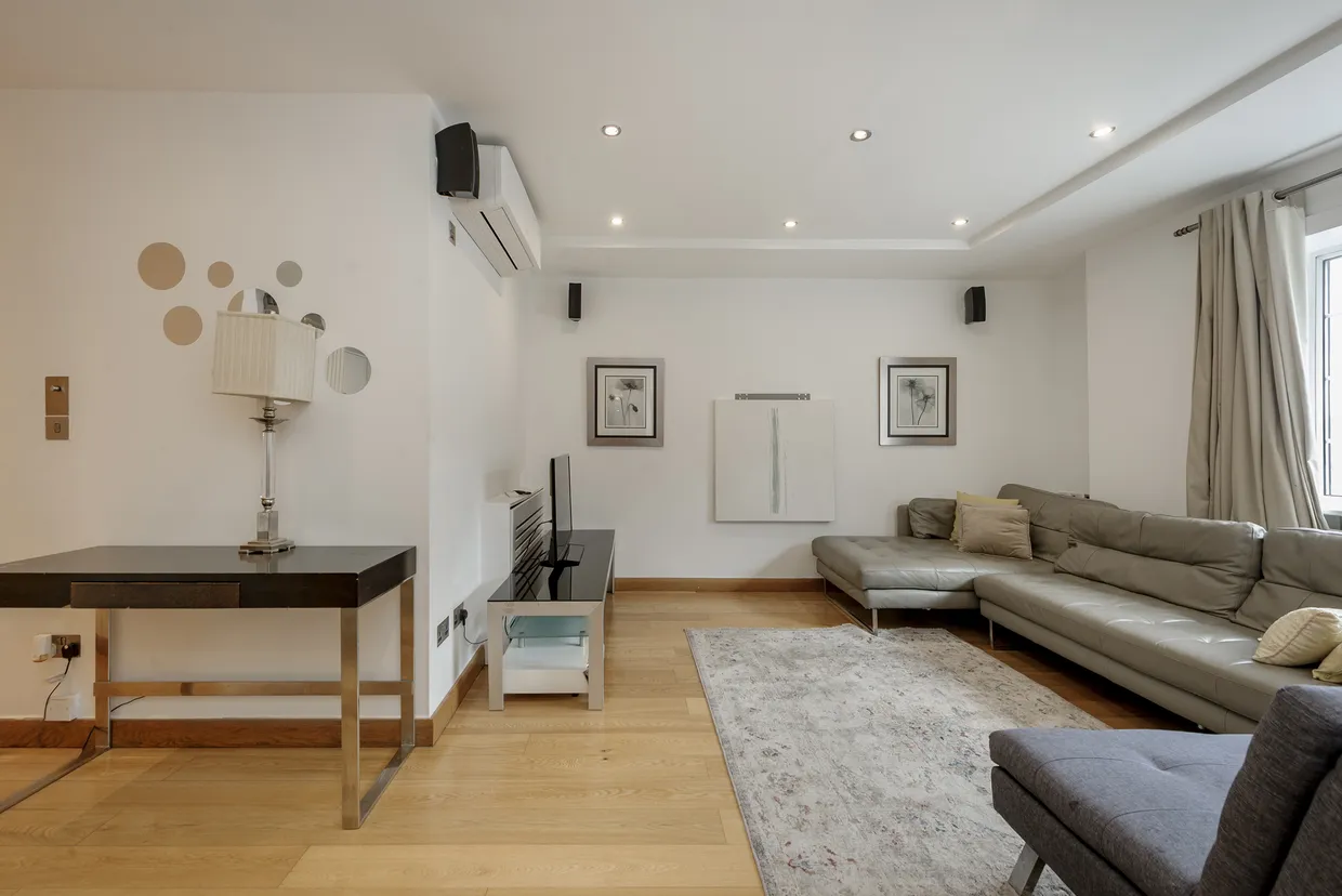 Brompton Road, London, SW3 photo 8