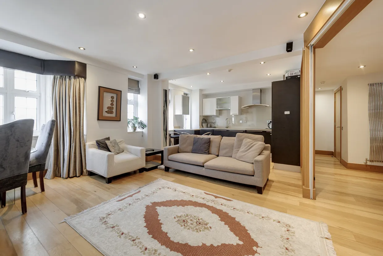 Brompton Road, London, SW3 photo 3