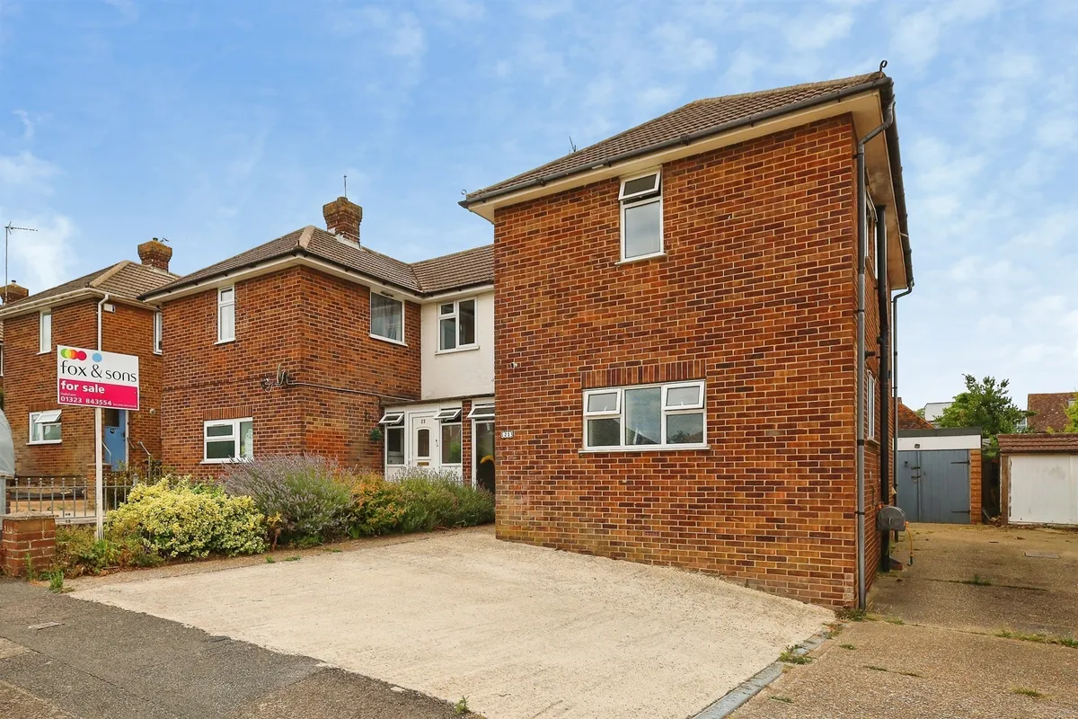 Battle Crescent, Hailsham
