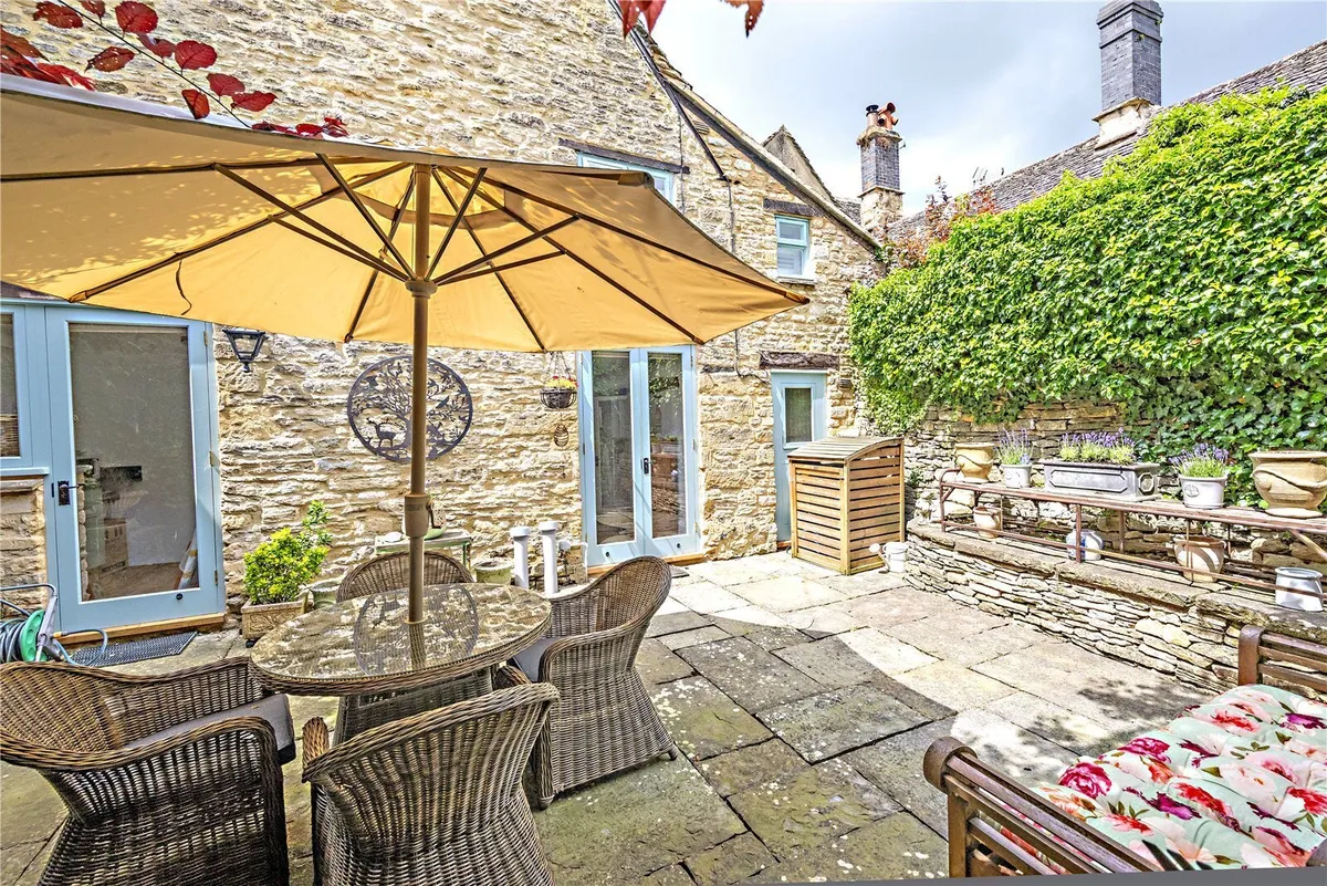 Lower High Street, Burford, OX18